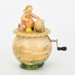 Handdreh-Spieldose Wendt & Kühn, Grünhainichen, kugeliger Korpus ...