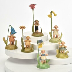 Sechs figürliche Tischkartenhalter Wendt & Kühn, Grünhainichen, 5 ...