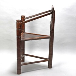 Dreiecksstuhl Worpswede Eiche, gedrechseltes Gestell aus Pfosten mit ...