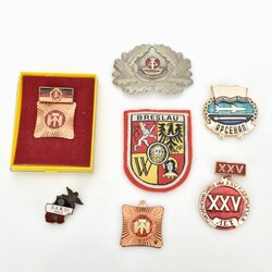 Sammlung russischer Abzeichen insg. 37 Stück, zumeist auf Mütze der ...