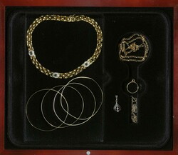 550.70: Jewelry, Lots