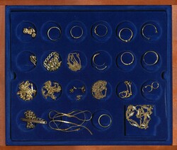 550.70: Jewelry, Lots