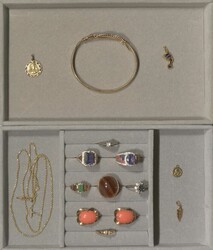 550.70: Jewelry, Lots