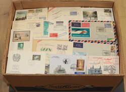 ÖSTERREICH - riesiger Bestand von circa 8000 Belegen in dreiKartons, ...