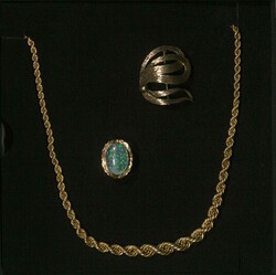 550.70: Jewelry, Lots