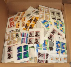 KANADA - reichhaltiger Bestand von meist postfr. Ausgaben imKarton, ...