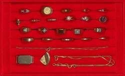 Interessante Partie Goldschmuck, dabei Ringe, Ketten, ein Armband ...