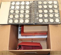 Bundesrepublik, reichhaltiger Bestand Münzen im Karton, fast alles ...