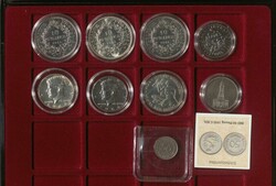 Reichhaltiger Bestand Münzen im Karton, dabei handelt es sich ...