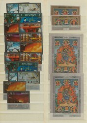 BHUTAN - reichhaltige postfr. Partie im großen Einsteckbuch ...