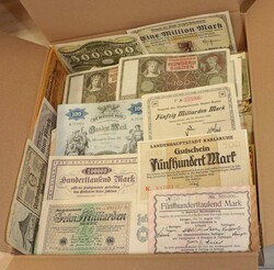 Reichhaltige Partie Geldscheine im Karton, vorwiegend Ausgaben ...
