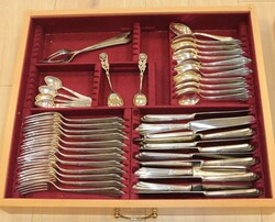 Große Besteckschublade mit versilbertem Besteck, oft von WMF, dabei ...