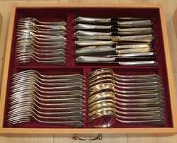 Große Besteckschublade mit versilbertem Besteck, oft von WMF, dabei ...