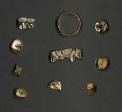 Partie Schmuck, vorwiegend Ringe, dabei Gold. Bitte besichtigen!  ...