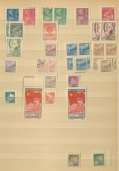 CHINA - reichhaltige Partie in drei großen Einsteckbüchern ...