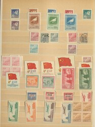 CHINA - reichhaltige Partie in drei großen Einsteckbüchern ...