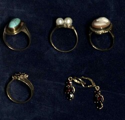 Partie Schmuck, dabei 13 Ringe, zwei Paar Ohrringe, ein Collier und ...