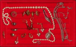 Schöne Partie Gold- und Silberschmuck, dabei ein Paar Manschetten, ...