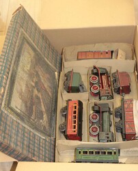 MODELLEISENBAHN - Märklin Spur 0 aus den 30/40er -Jahren, dabei zwei ...
