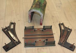 MODELLEISENBAHN - Märklin Spur 0 aus den 30/40er -Jahren, dabei zwei ...