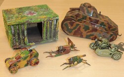 SPIELZEUG - schöne Sammlung von 107 Elastolin/Linol-Figuren, dabei ...