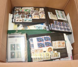 5590: San Marino - Stamps bulk lot