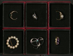 550.70: Jewelry, Lots