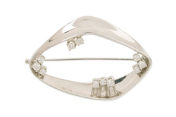 550.40: Jewelry, brooches and pins