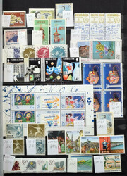 Szép színes tartalmas vegyes külföldi modern anyag 30 lapos jó ...