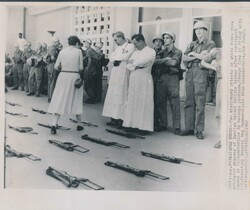 1960/1963, accumulation of 11 photos in large format "ASSOCIATED ...