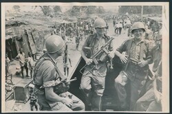 1960/1963, accumulation of 11 photos in large format "ASSOCIATED ...