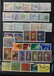 1917/1998 Accumulation of various issues in 4 stockbooks, including ...