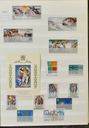 1929/2106 Sammlung in 2 Lindner-Alben und 1 Einsteckbuch, sehr wenig ...