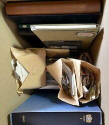 Überwiegend Niederländisch, zwei Einsteckbücher, lose Karten + ...