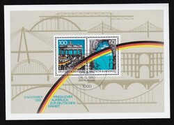 Mauer-Block, mit Plattenfehler V "roter Strich im unteren Ende des ...