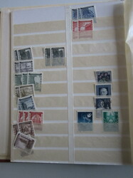 1945/88 ca., postfr. Sammlung mit einigen besseren Ausgaben, u.a. ...