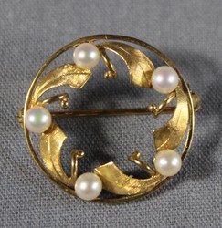 550.40: Schmuck, Broschen / Nadeln