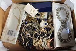 550.95: Jewelry, various