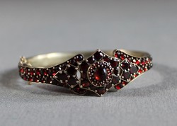 550.20: Schmuck, Armreife/Armbänder