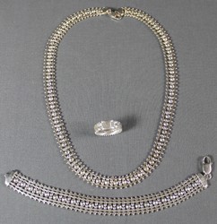 550.90: Schmuck, Sets