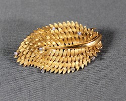 550.40: Jewelry, brooches and pins
