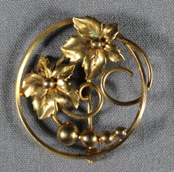 550.40: Jewelry, brooches and pins