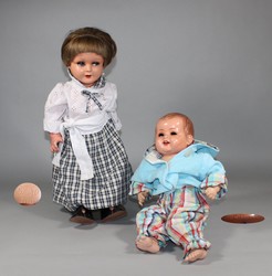 700.10: Dolls