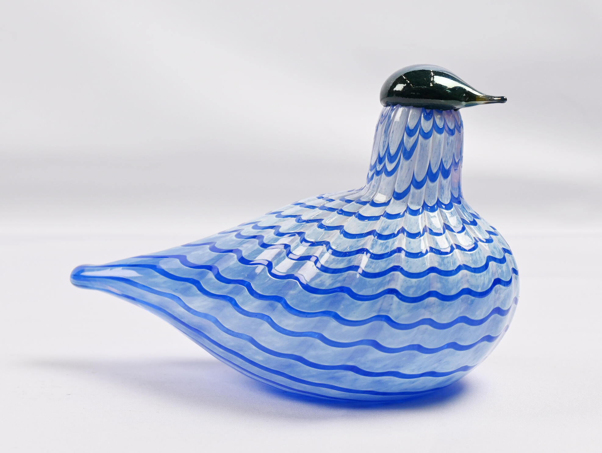 Oiva Toikka, bird, signed. Height ca. 11,5 cm and length ca. 18 cm. ...
