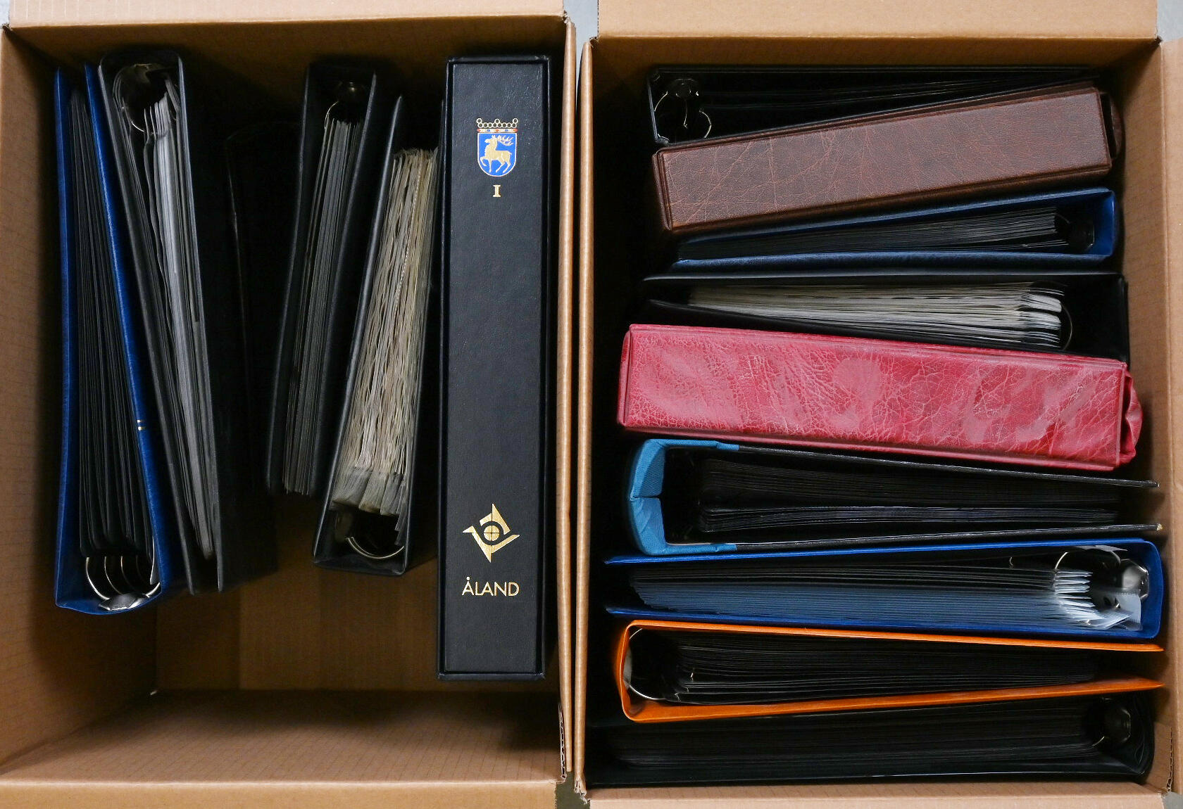 15 empty albums, mainly cover albums but also Åland album with ...