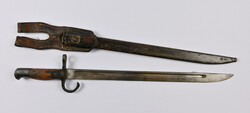 Japanese bayonet with a holder. Length ca. 52,5 cm. Ordinary traces ...