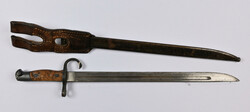 Japanese bayonet with a holder. Length ca. 52,5 cm. Ordinary traces ...