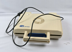 Selection of accessories, eg. SAFE press electric drying press and ...