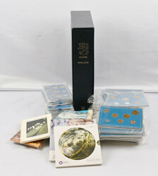 Coin sets fine selection 1973 - 2021, over 70 pieces. Some covers may ...