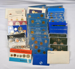 Coin lot of over 3½ KG including eg. coin rolls etc. Also over 20 ...